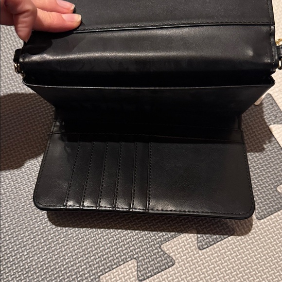 Crossbody cute bow, built in wallet - Picture 7 of 7